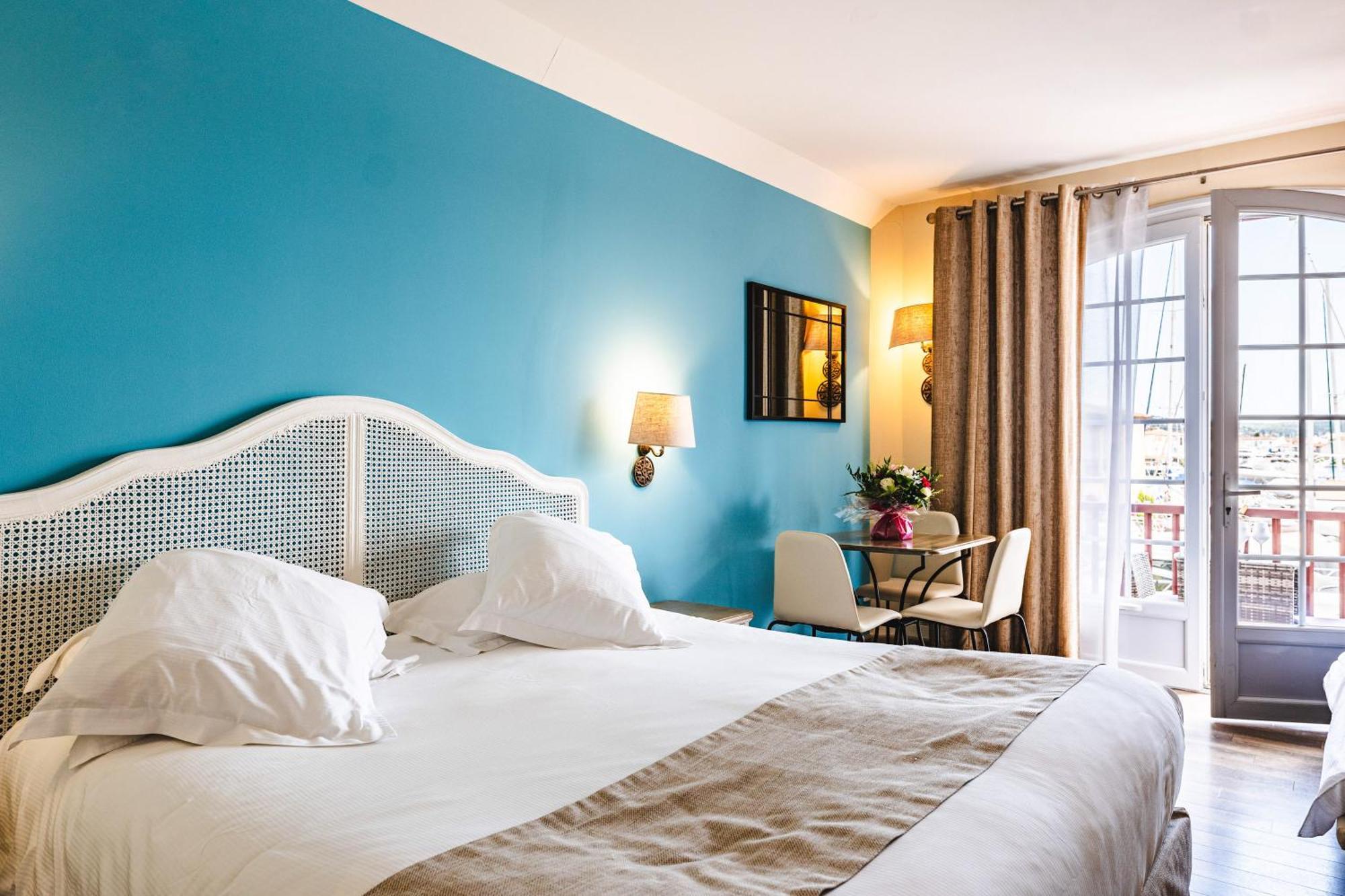 Le Suffren Hotel กรีโมด์ ภายนอก รูปภาพ