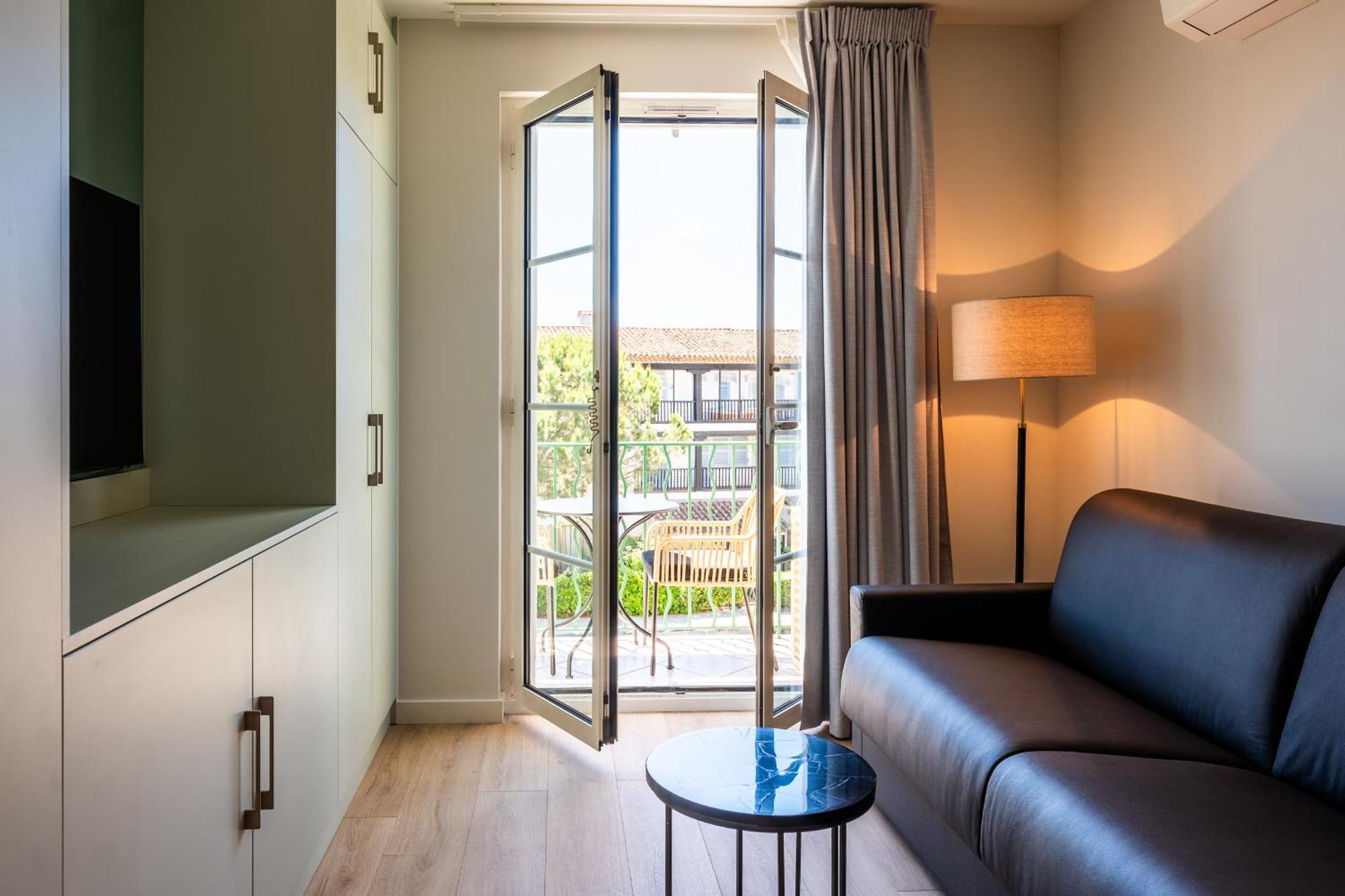 Le Suffren Hotel กรีโมด์ ภายนอก รูปภาพ